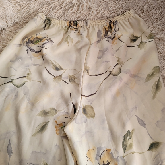 Flowy floral pants - Picture 3 of 9